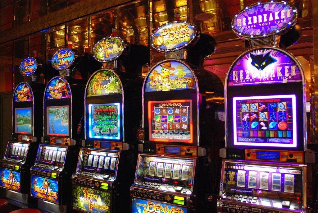 Fichas y dados de casino